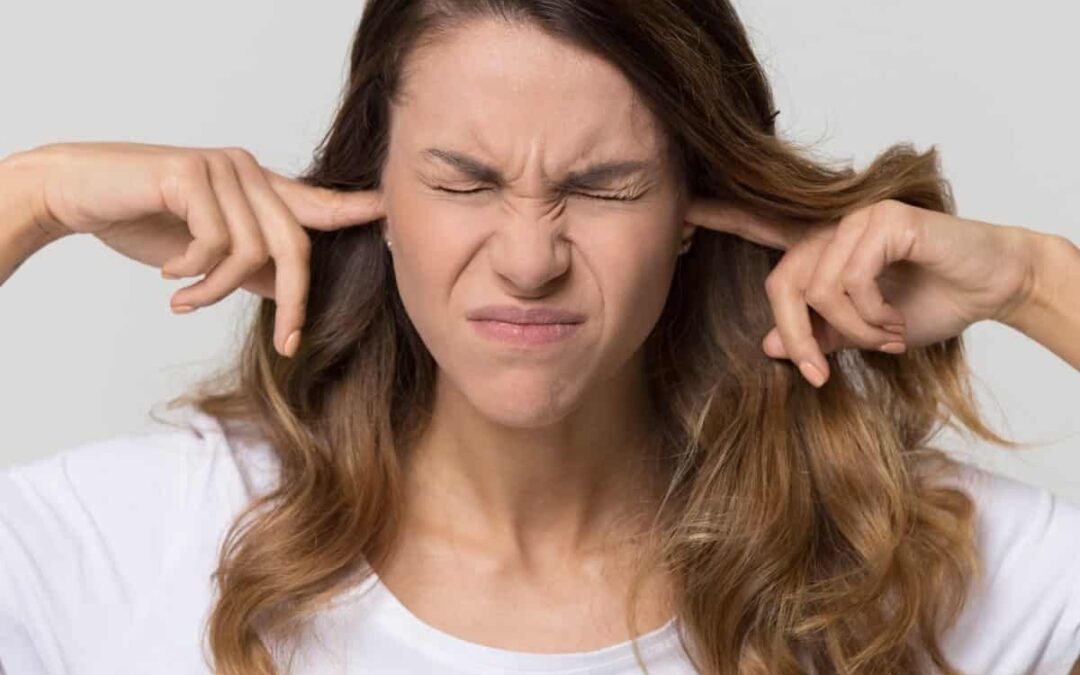 รับมือกับเสียงที่ไม่มีอยู่จริง : รักษาอาการหูแว่วได้อย่างไร?